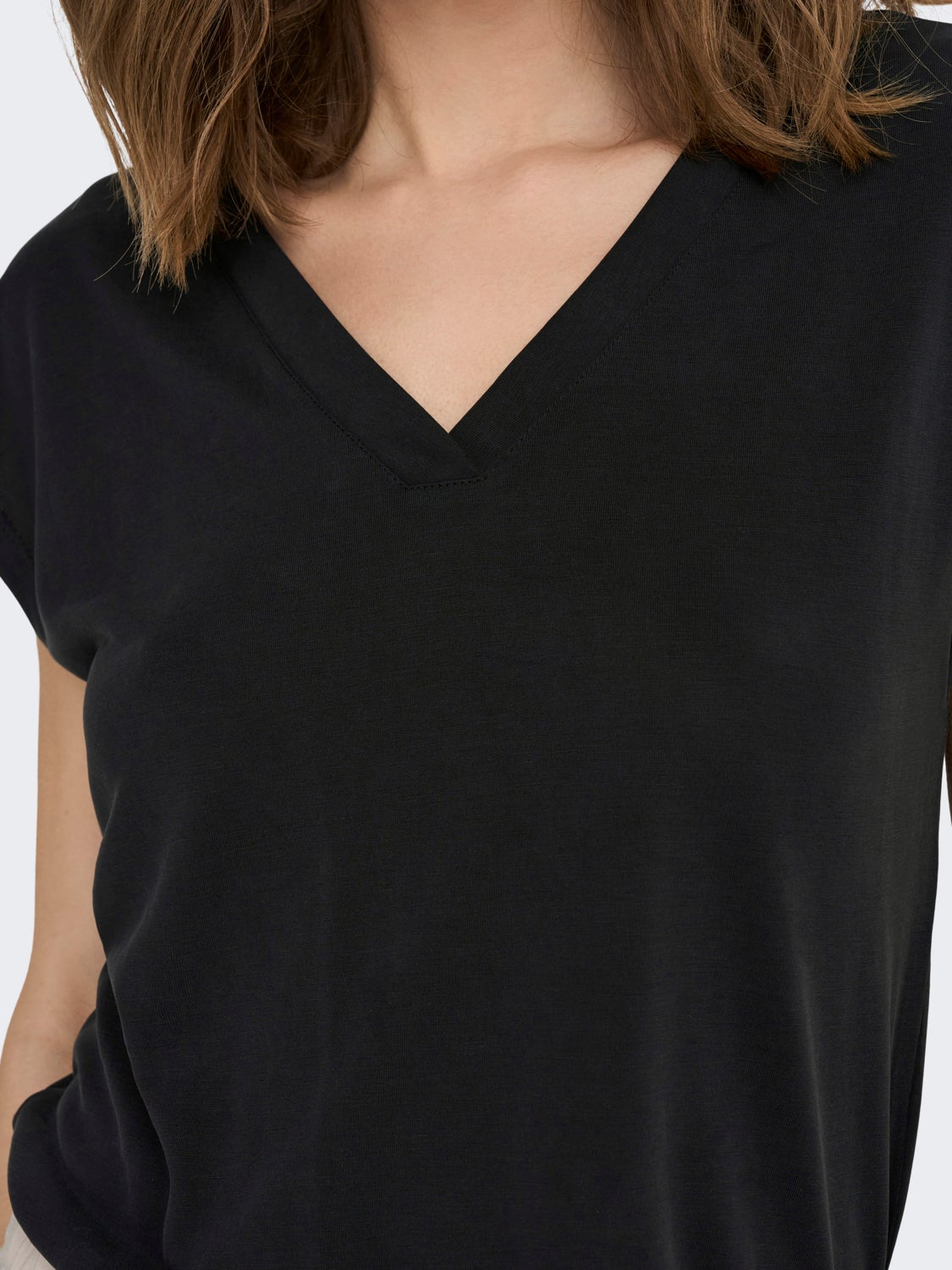 V-NECK TOP WITH SHORT SLEEVES