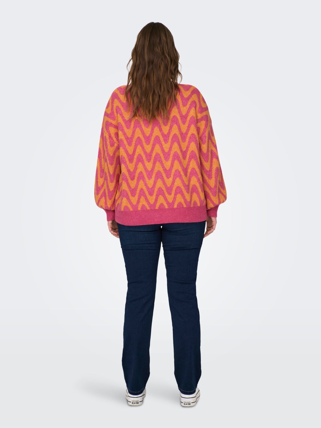 Curvy o-neck knitted pullover