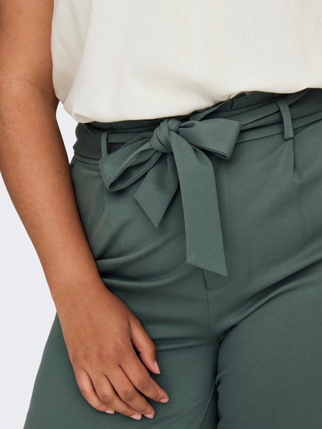 Curvy tie belt viscose pants