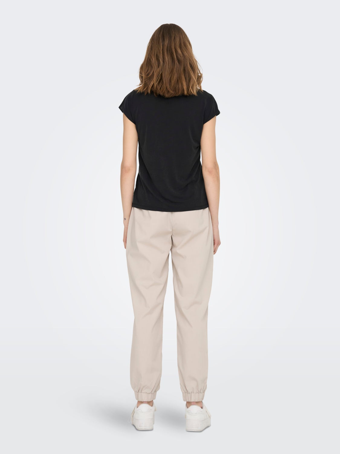 V-NECK TOP WITH SHORT SLEEVES