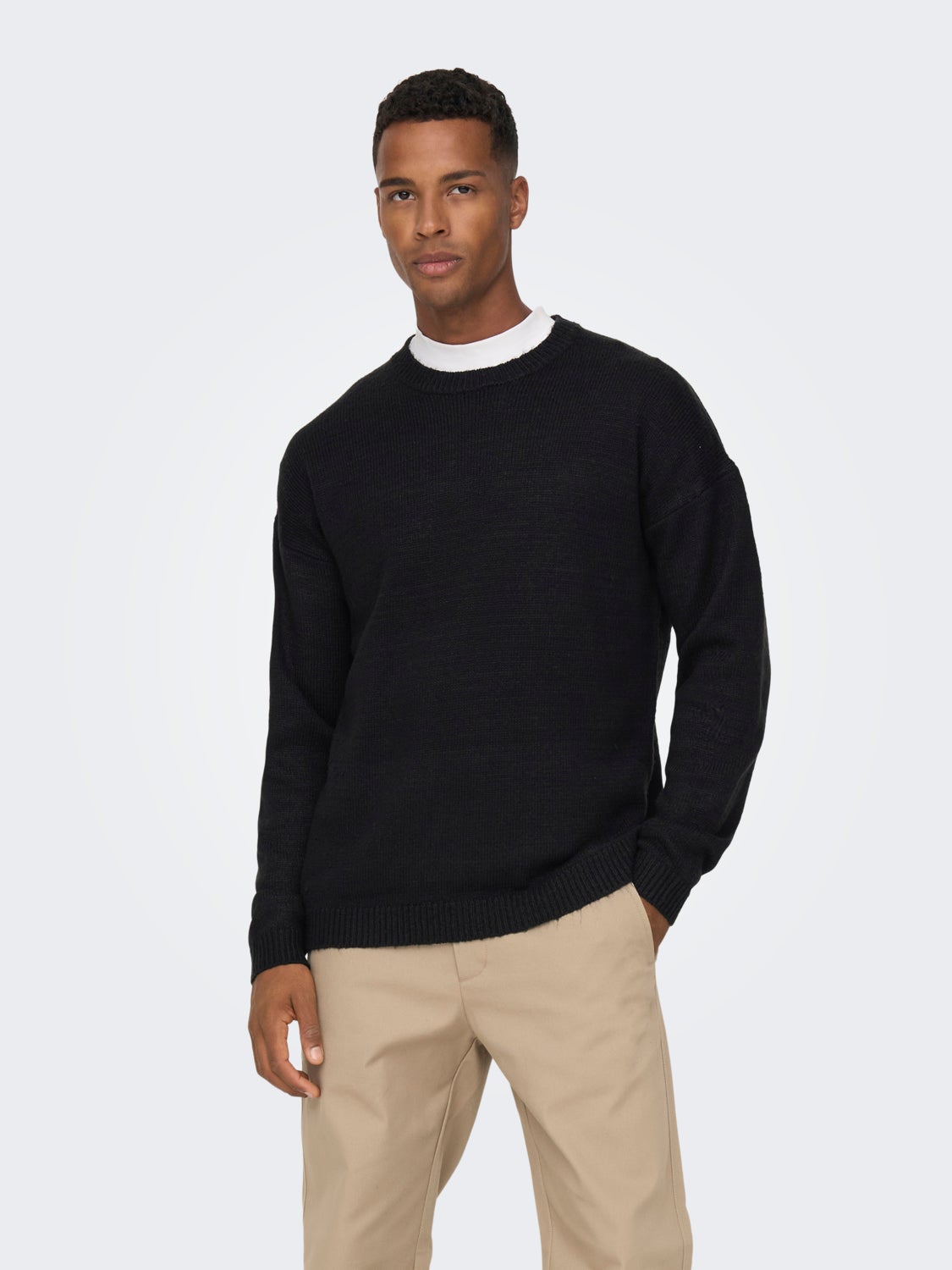 Solid color knitted pullover