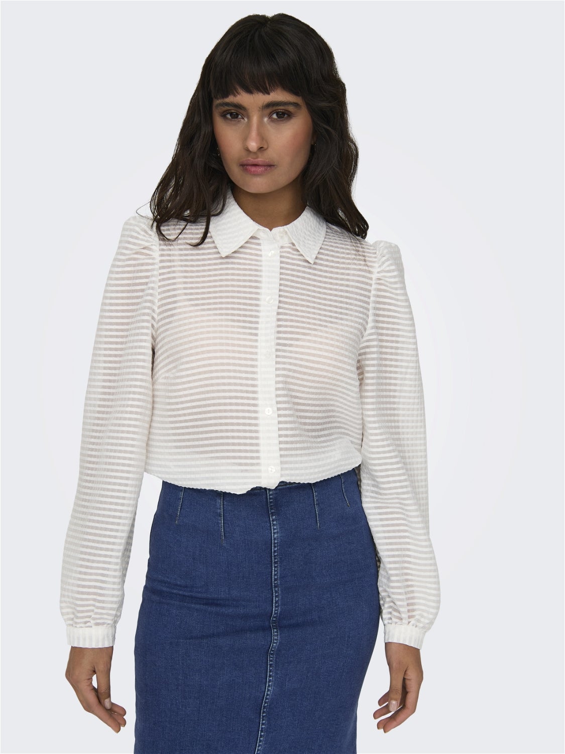 Shirt with volume sleeves