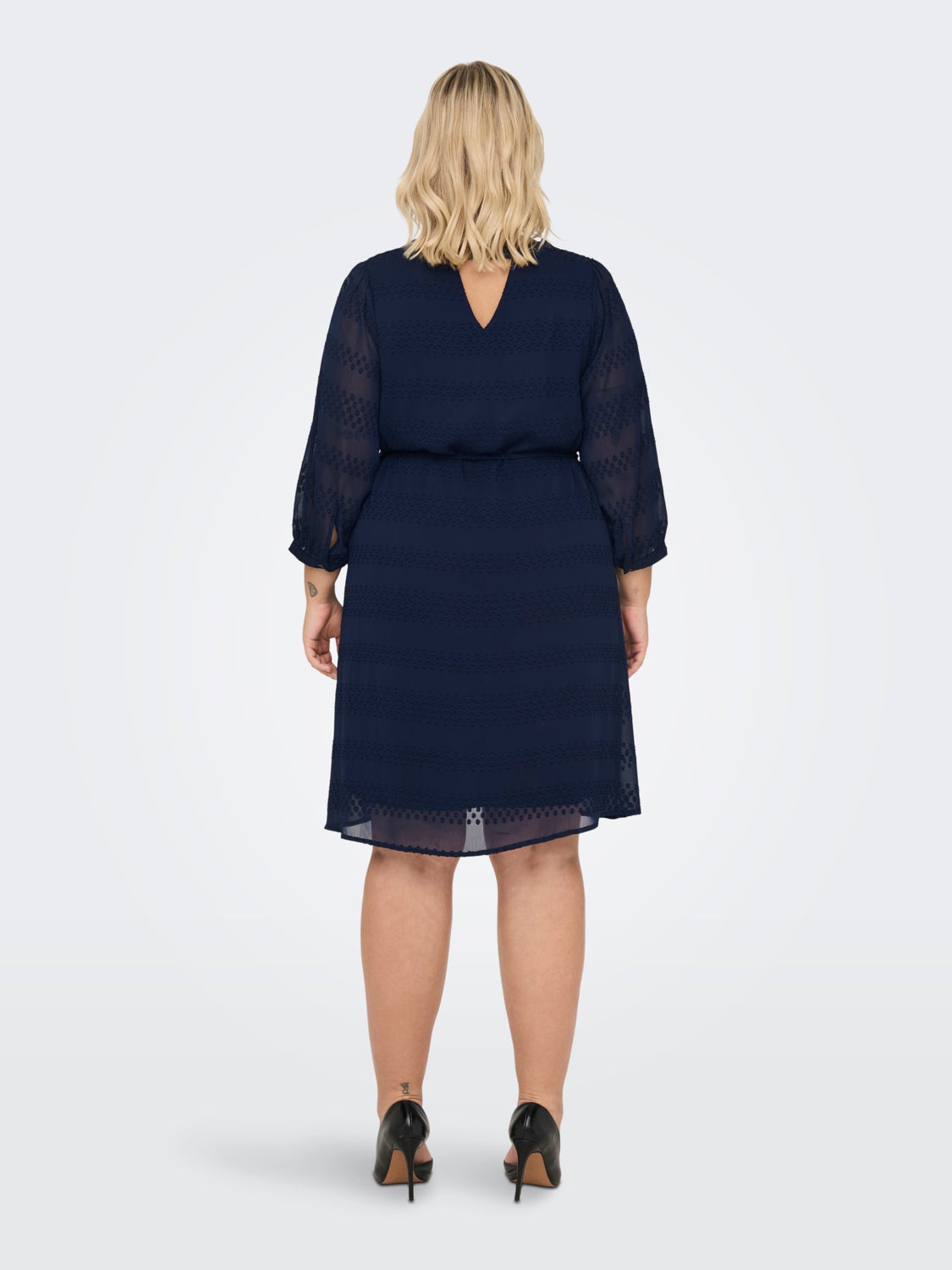 Curvy 3/4 sleeved knee Dress