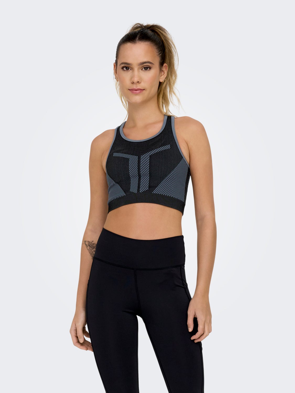 Seamless sports bra