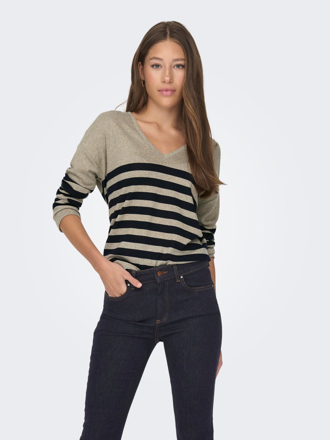 V-NECH TOP WITH LONG SLEEVES