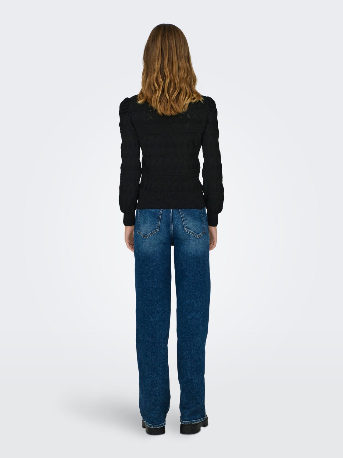 O-neck knitted pullover