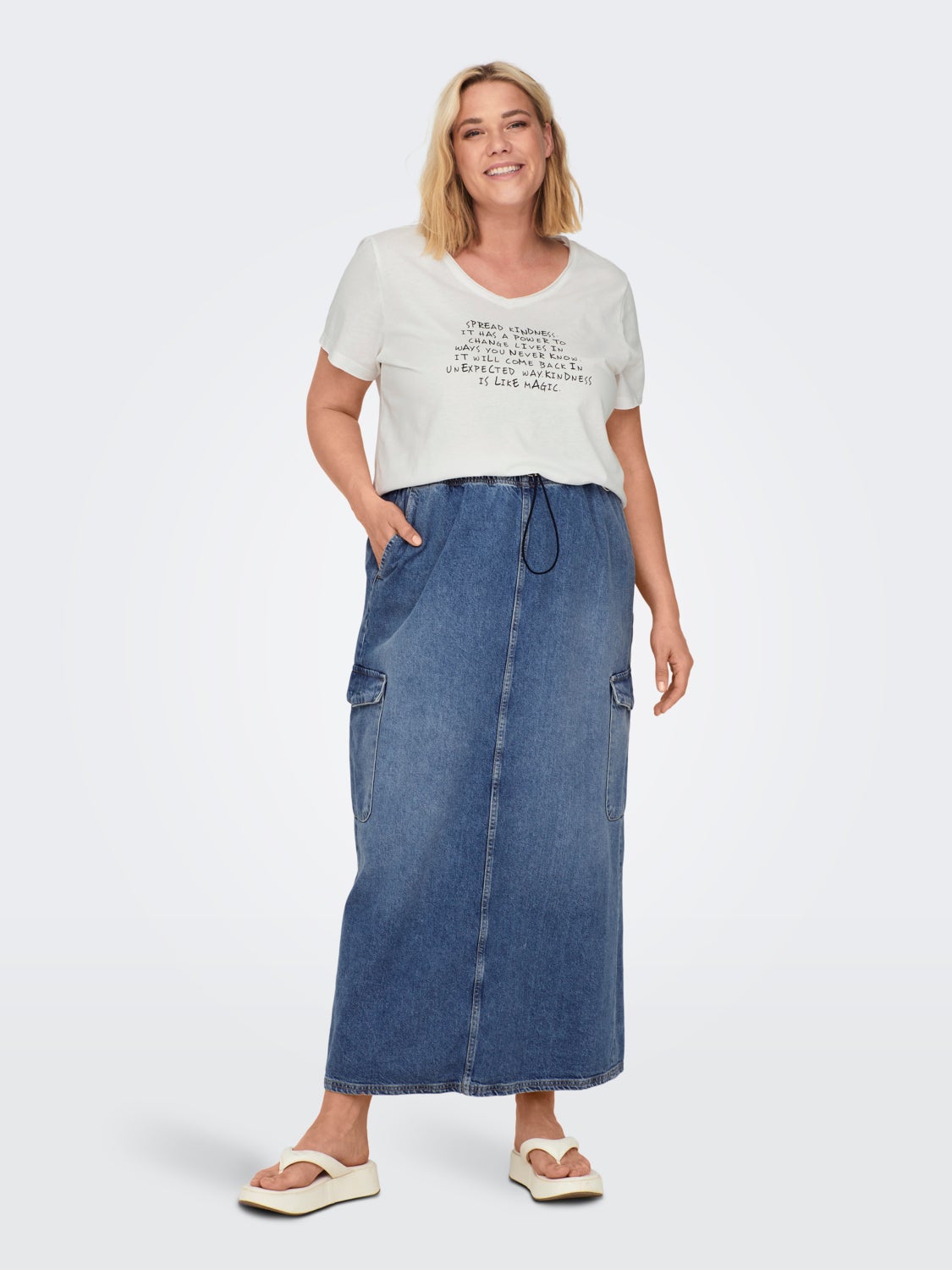 Curvy Printed v-neck T-shirt