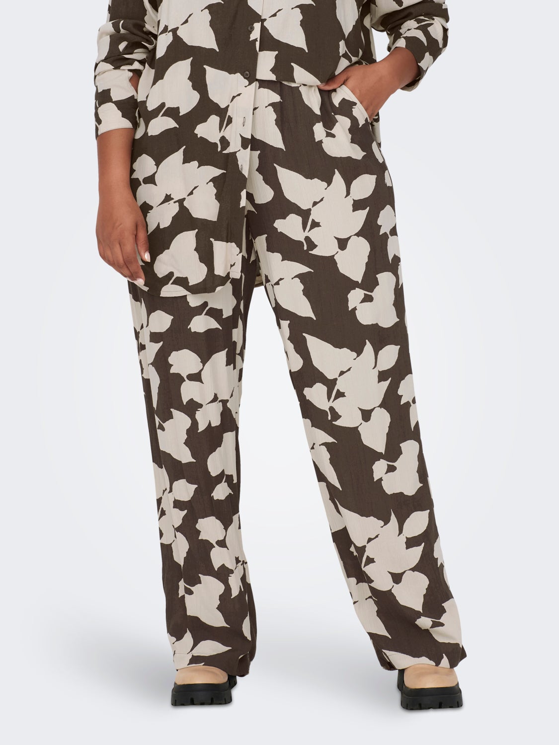 Curvy pants with print
