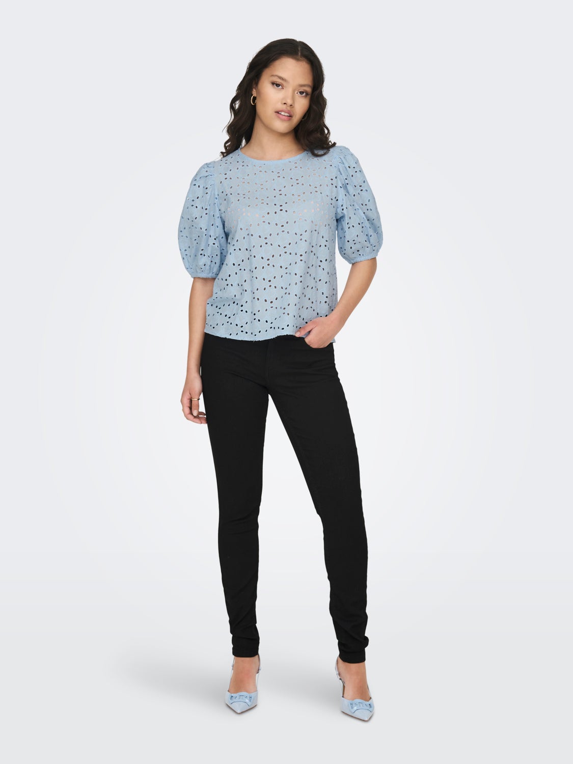 O-neck top with volume sleeves