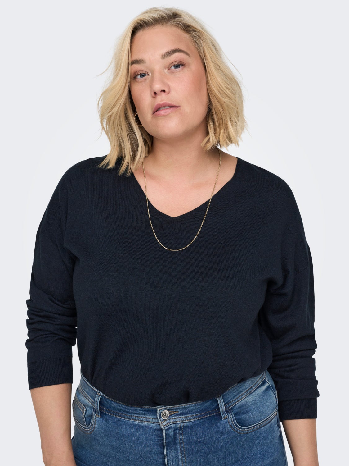Curvy V-neck Knitted Pullover