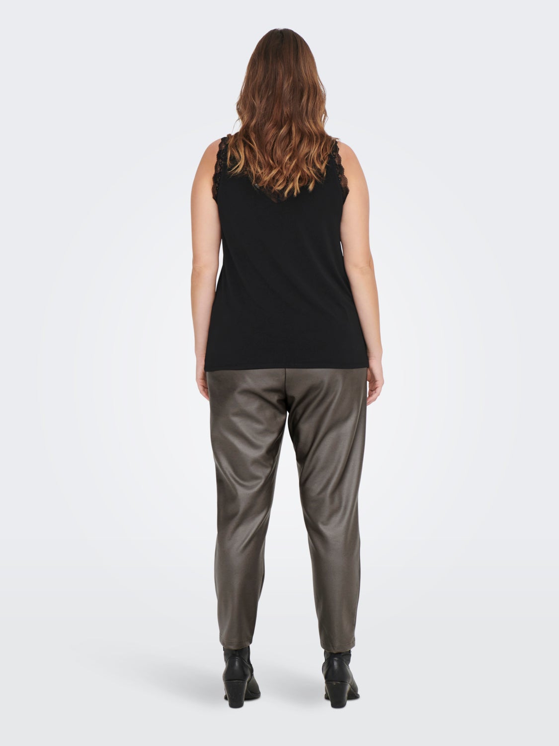 Curvy cropped coated trousers
