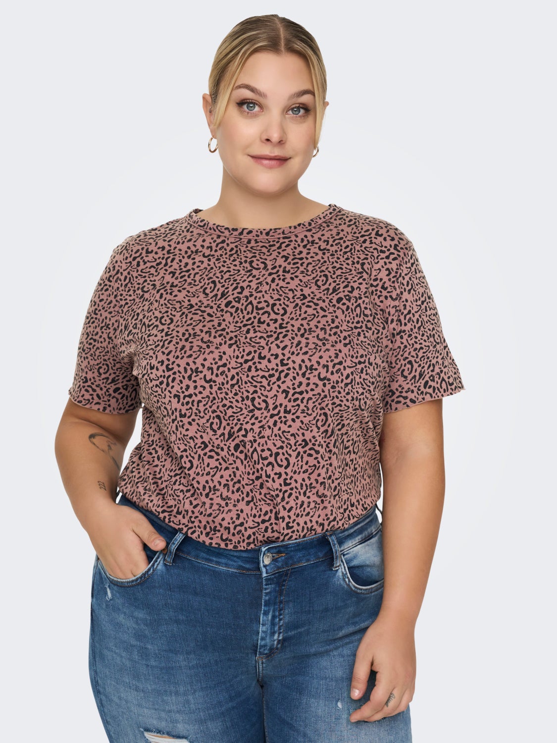 Curvy patterned T-shirt