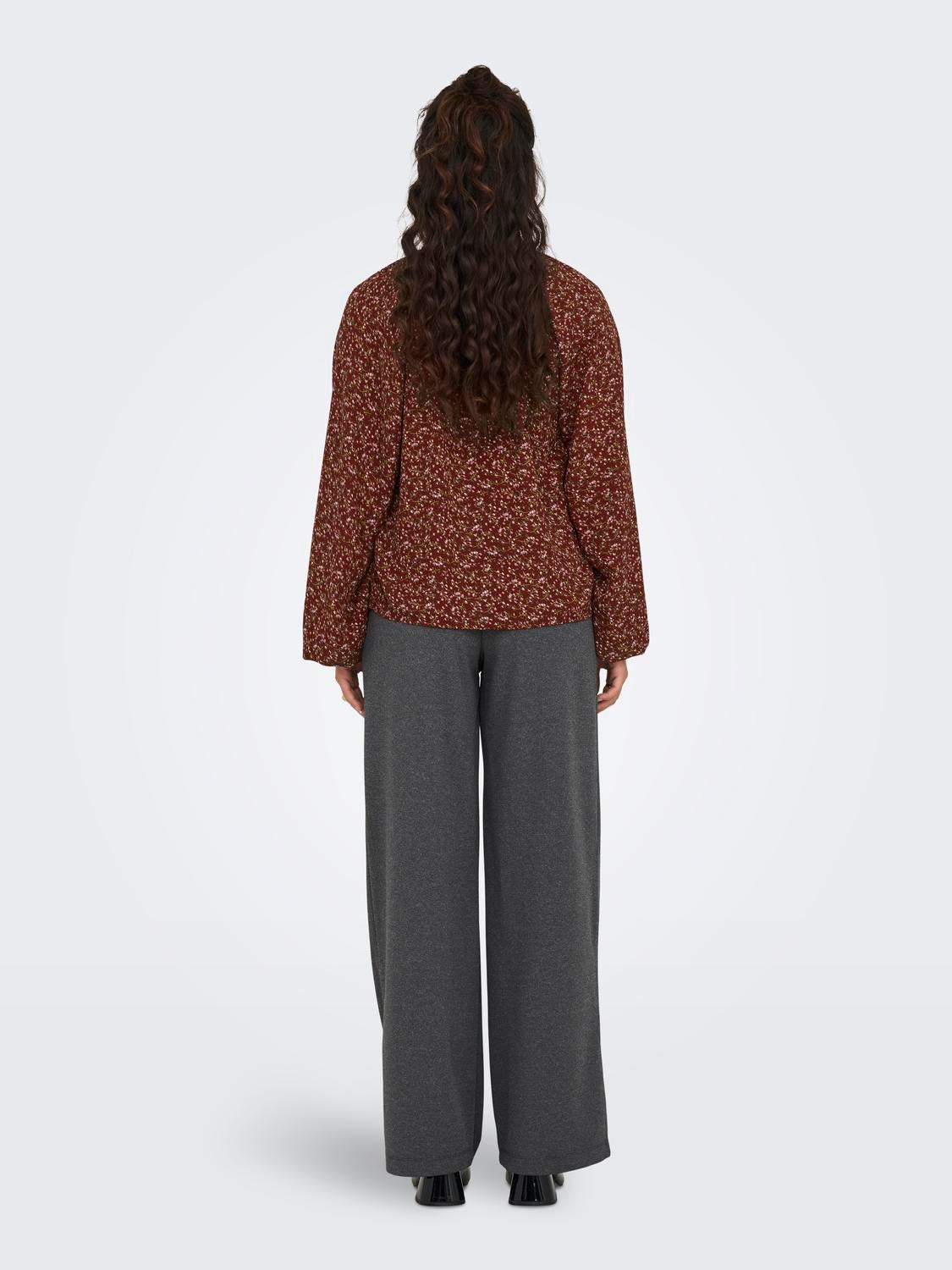 O-neck top with pattern