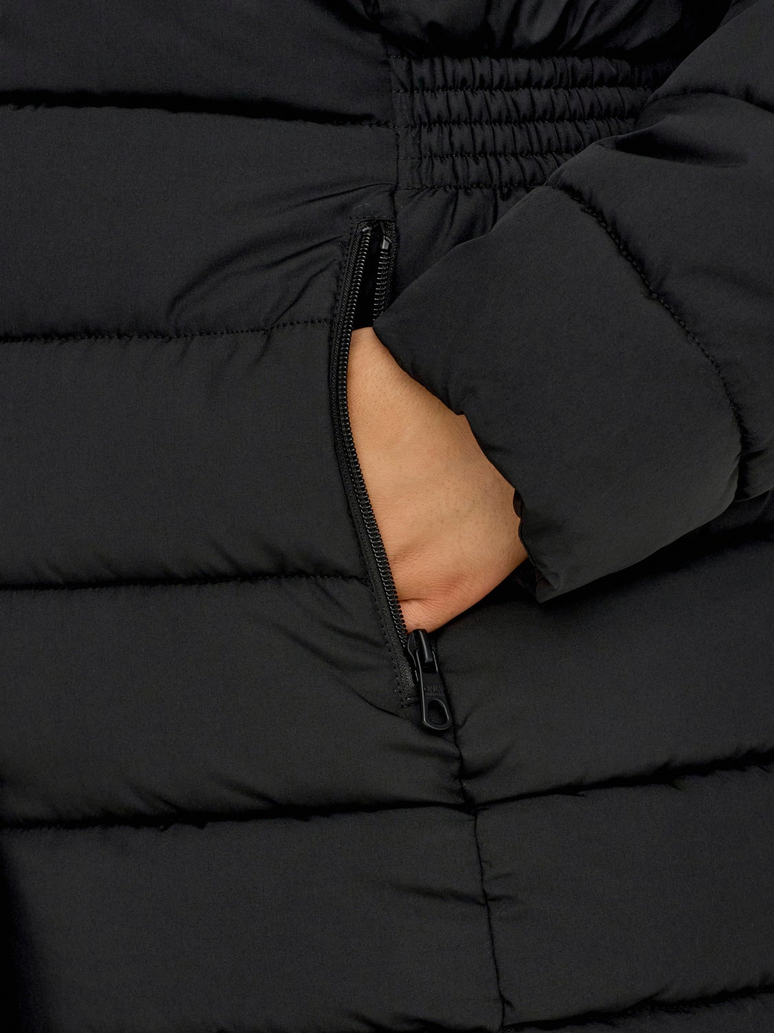 Curvy jacket with hood