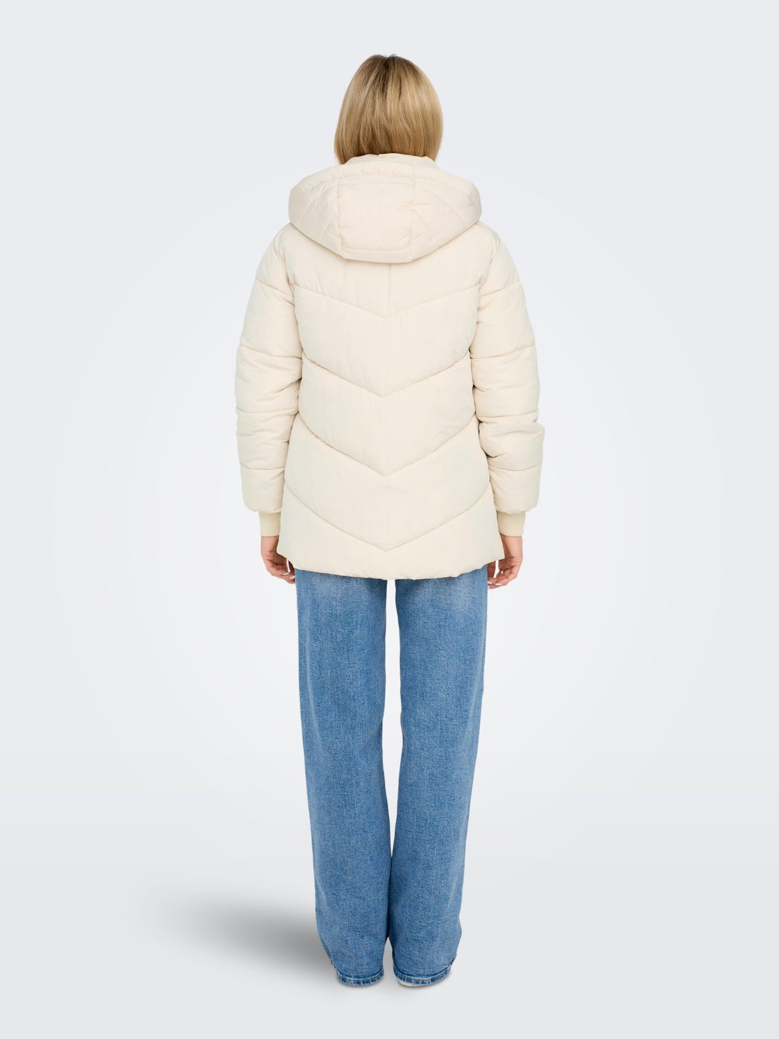 Short puffer jacket