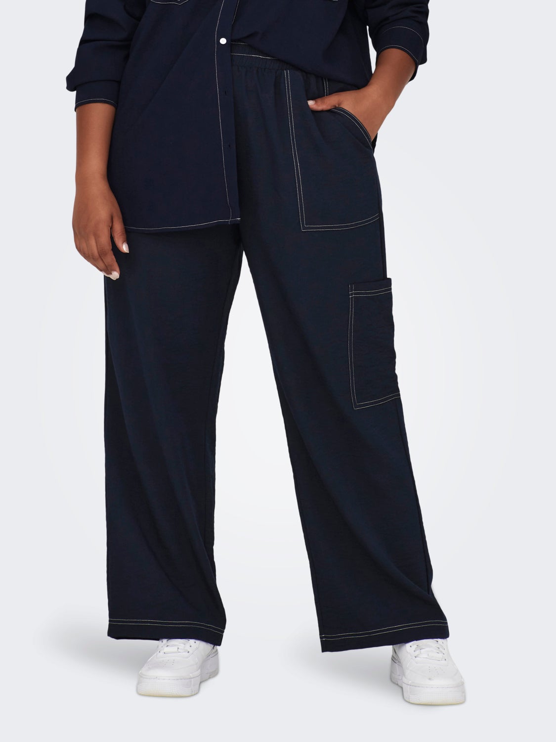 Curvy cargo pocket pants