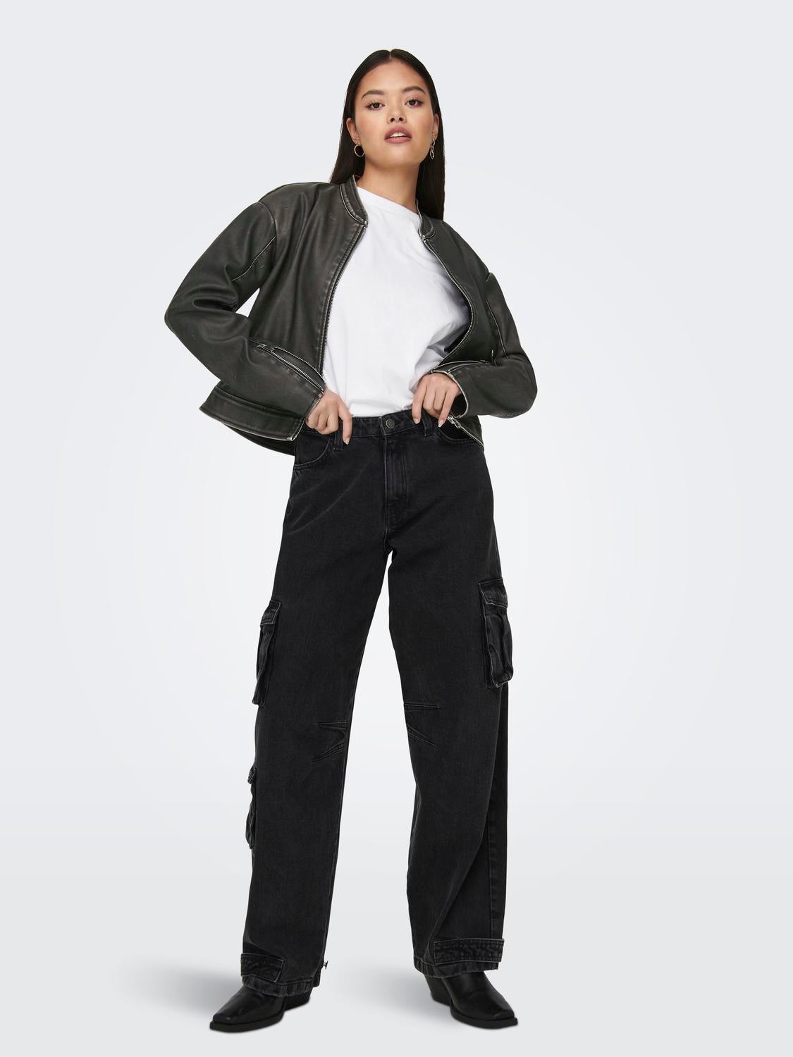 Short jacket with zip