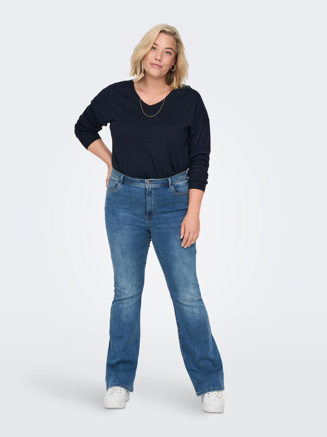 Curvy V-neck Knitted Pullover