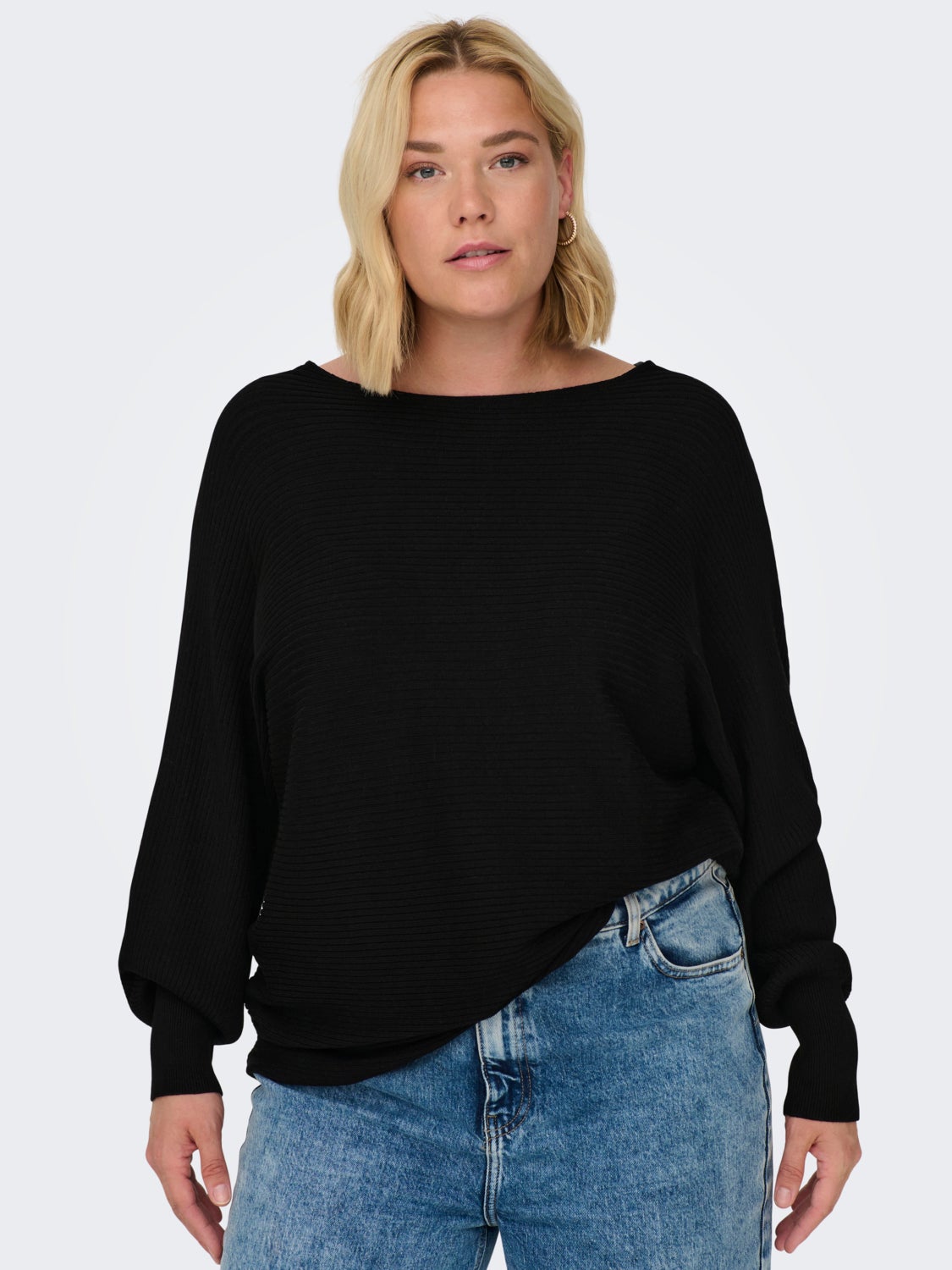 Curvy o-neck knitted pullover