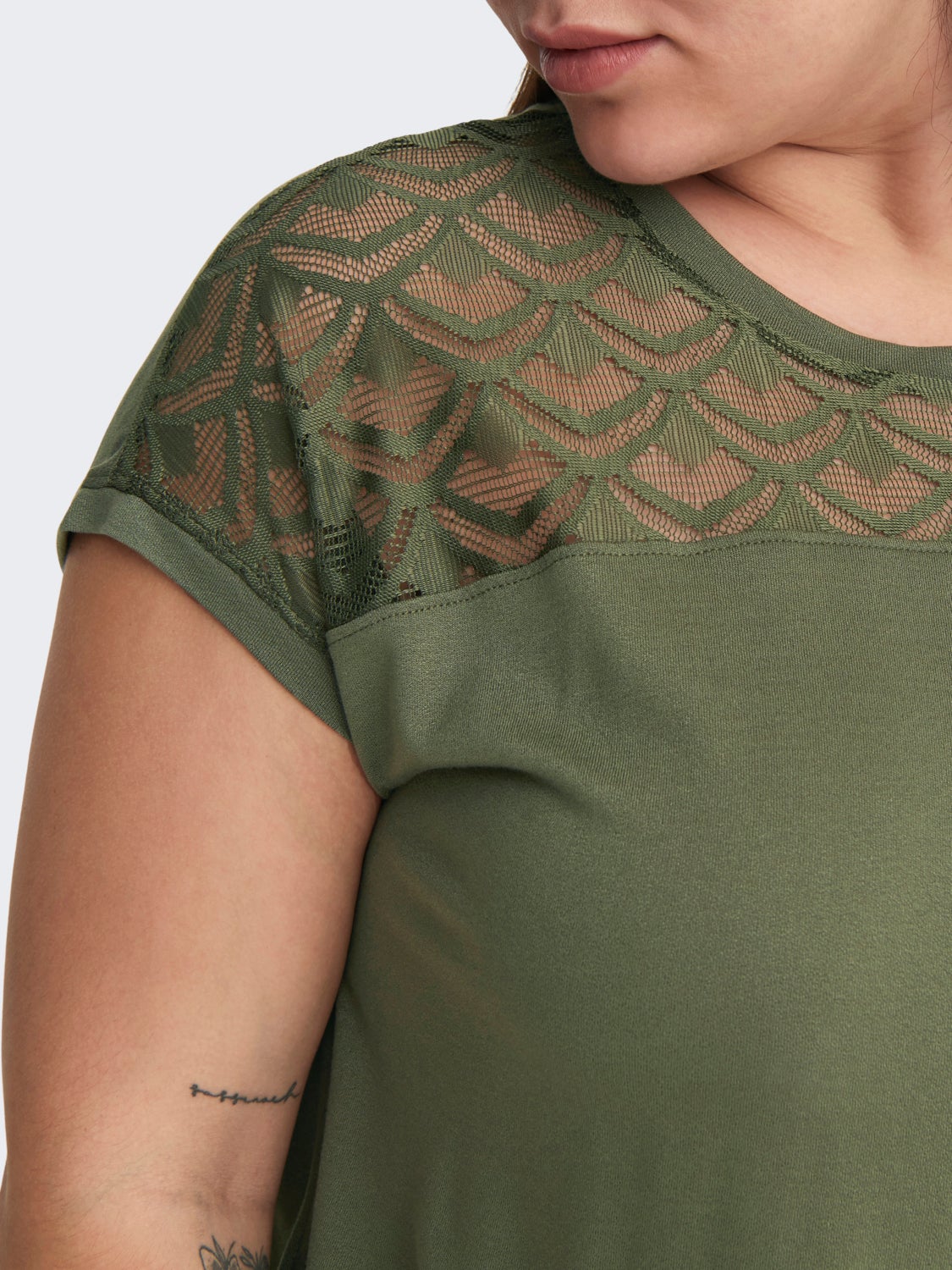 Curvy lace detail Top