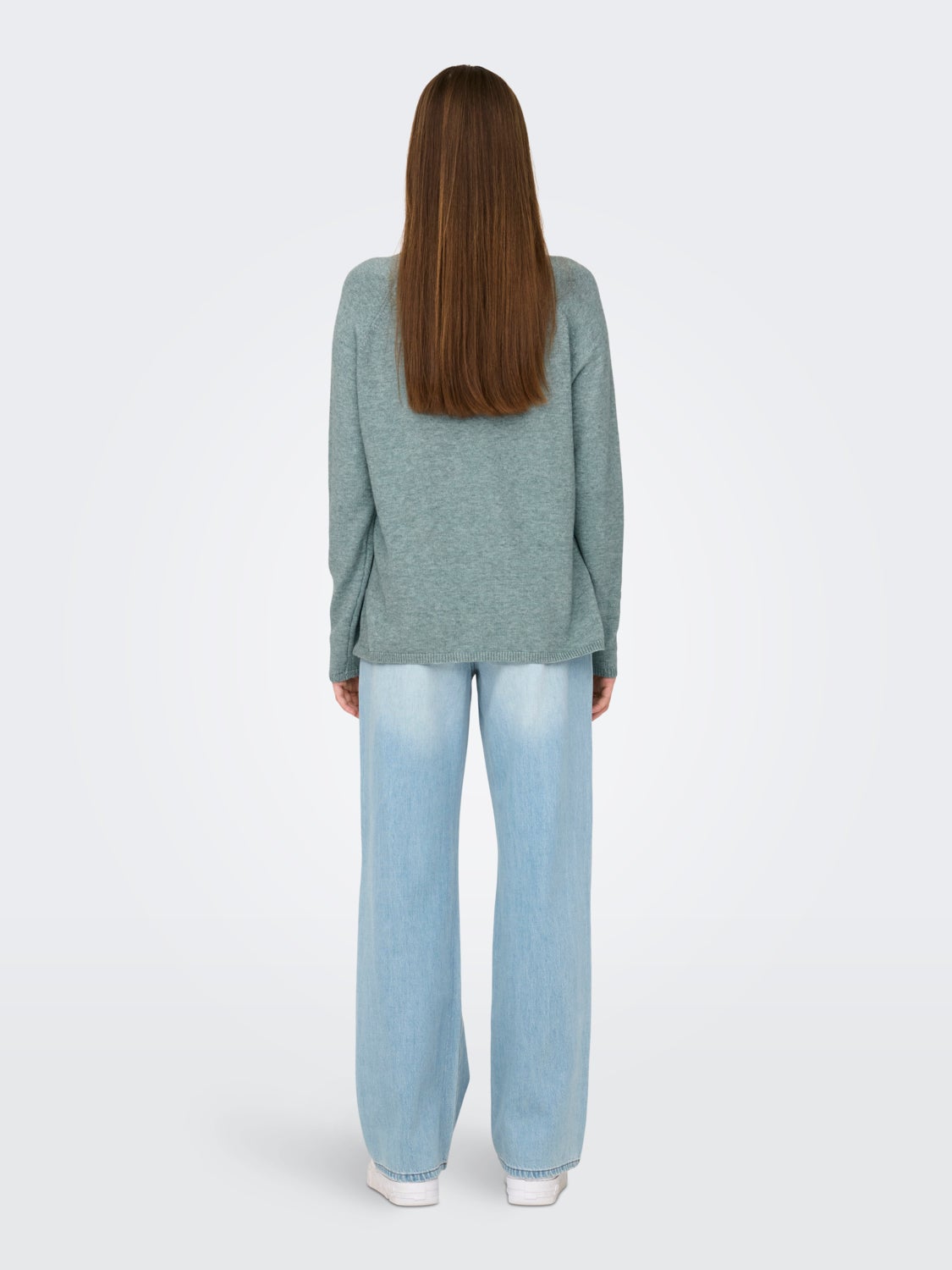 o-neck shirt with long sleeves