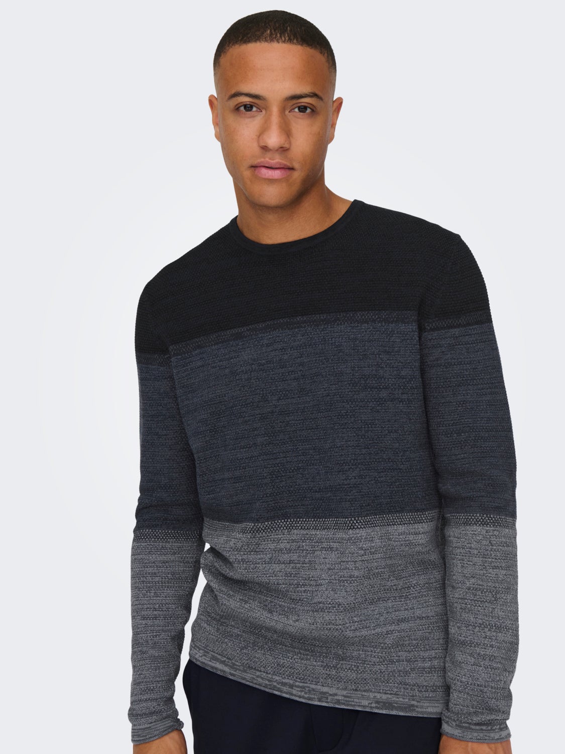 Knitted pullover crew neck