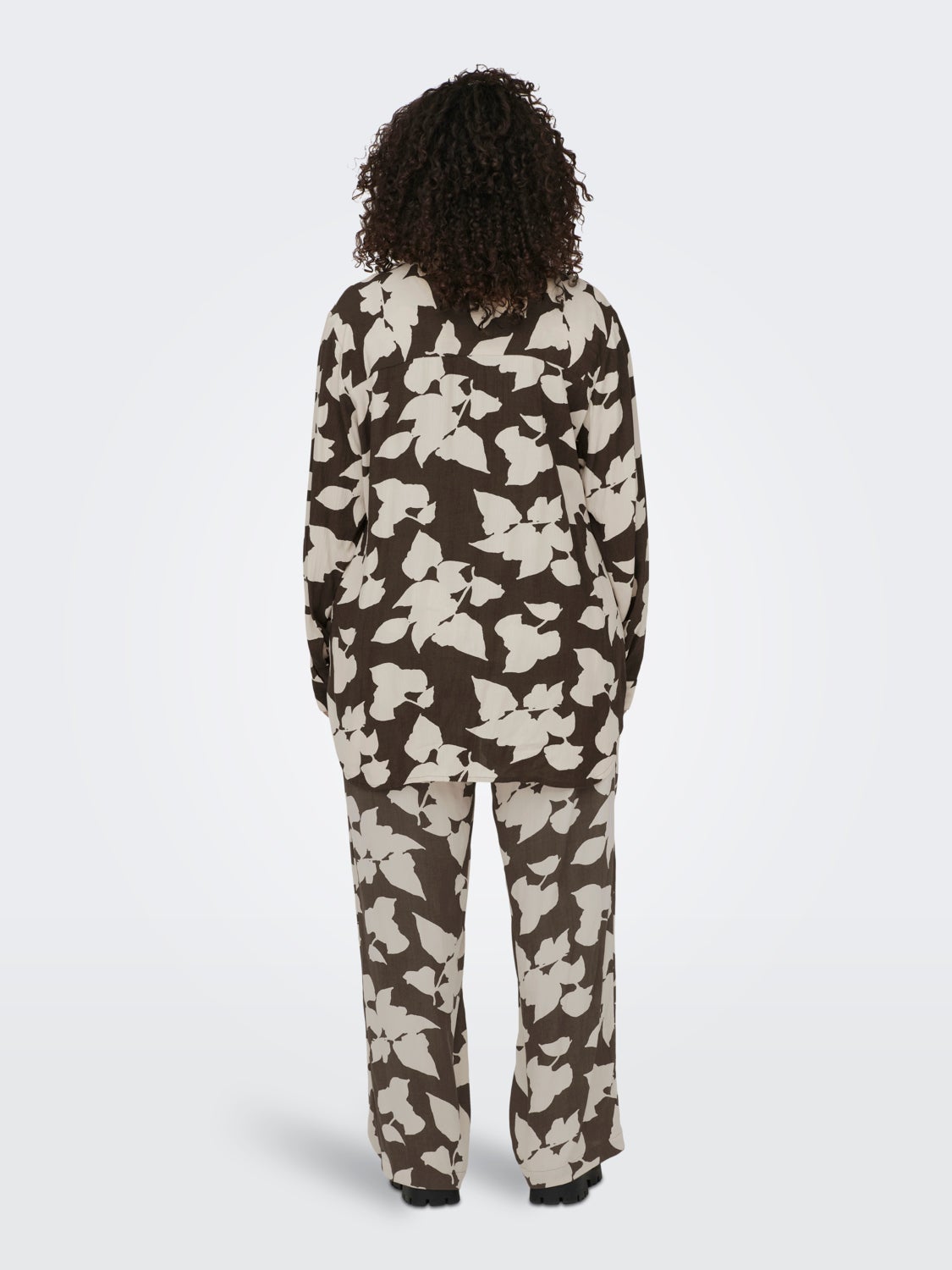 curvy shirt with print