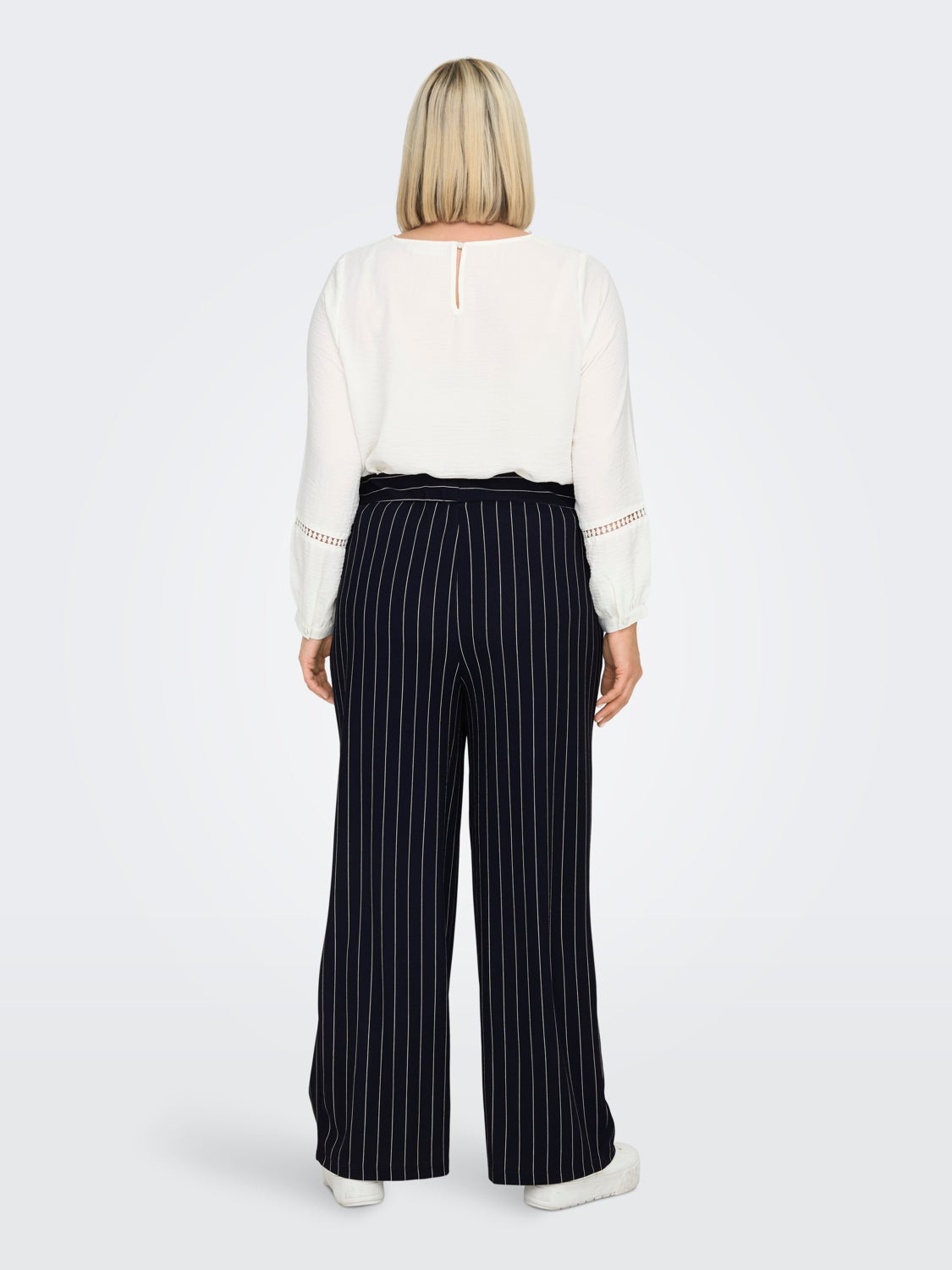 Curvy striped trousers