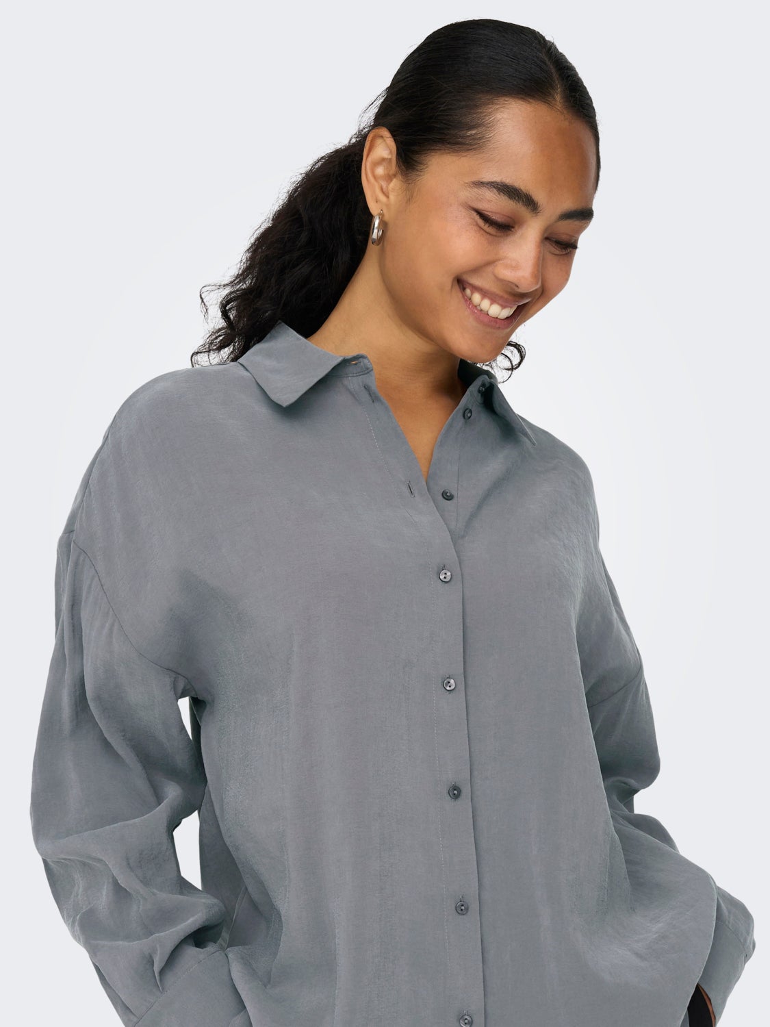 Shirt with volume sleeves