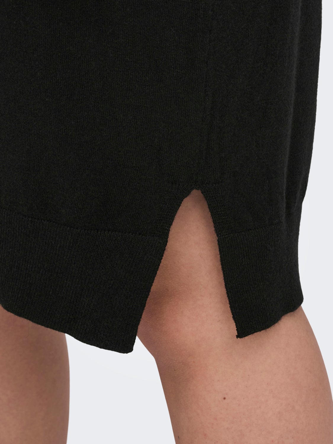 Curvy v-neck knitted dress