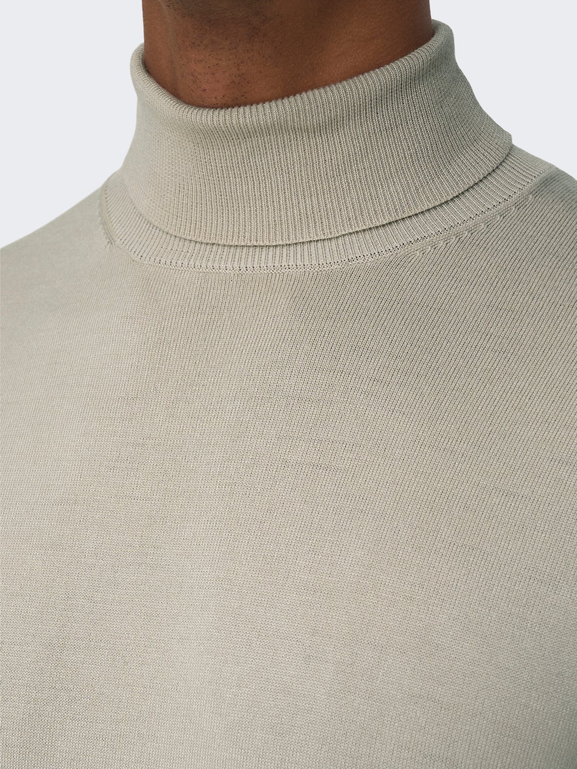 Roll neck knitted pullover