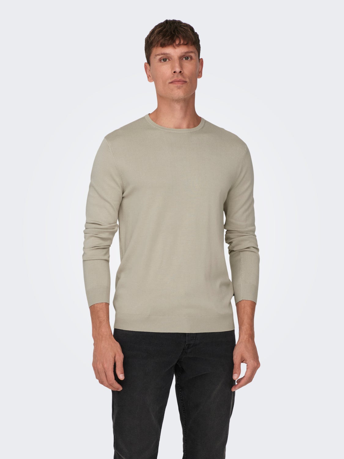 Solid color knitted pullover