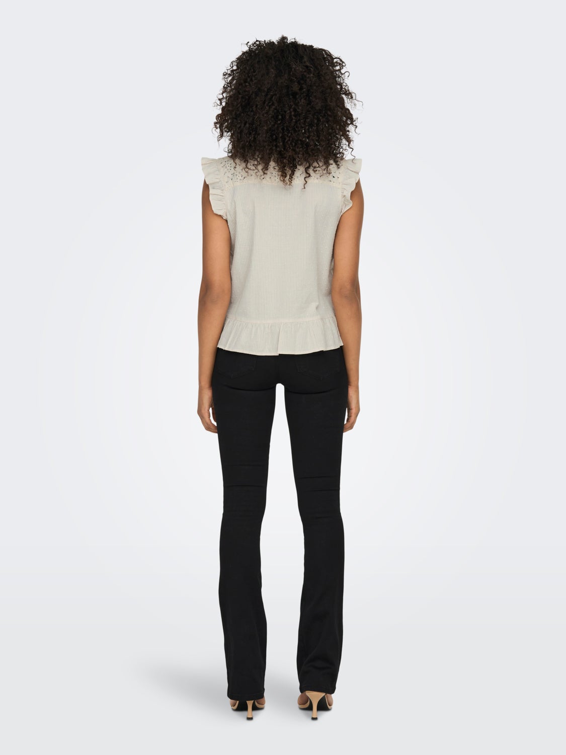 O-neck top with lace and frill detail