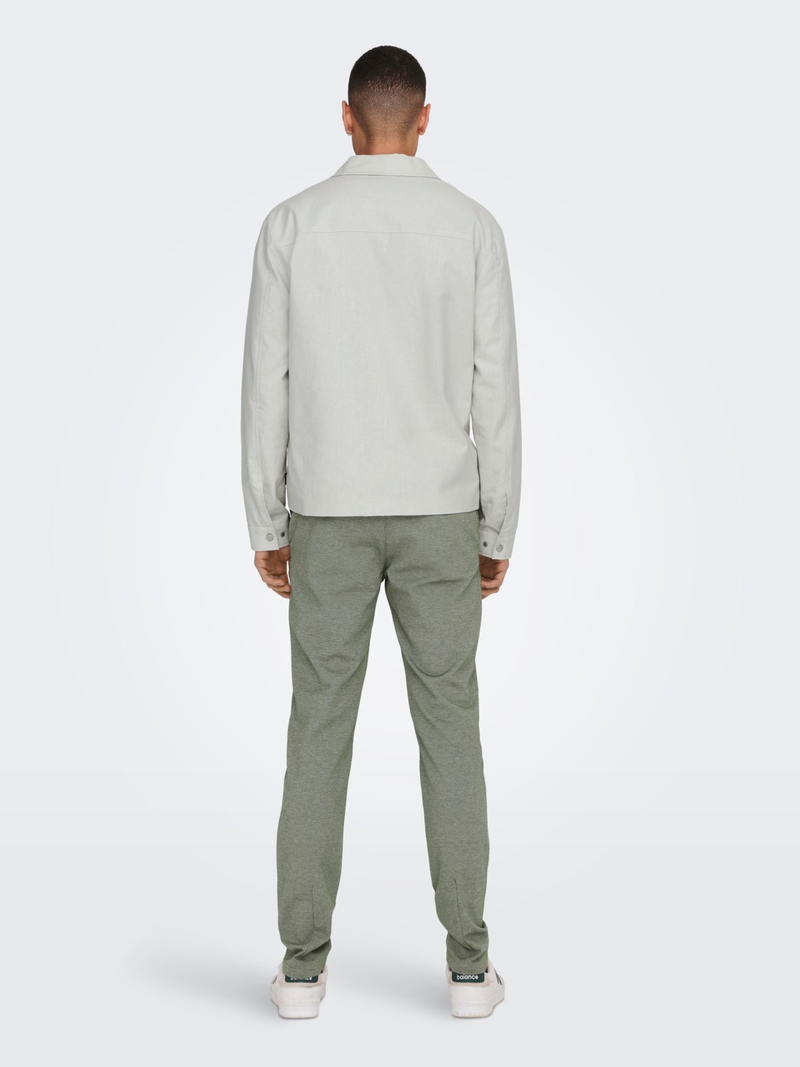 Overshirt with button closure