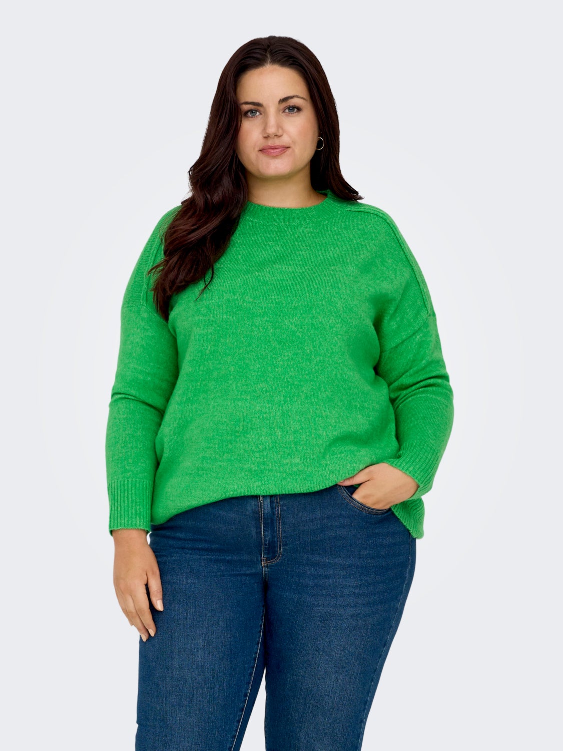 Curvy o-neck knitted pullover