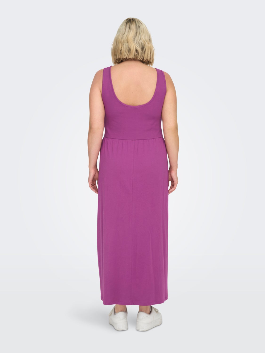 Curvy u-neck maxi dress
