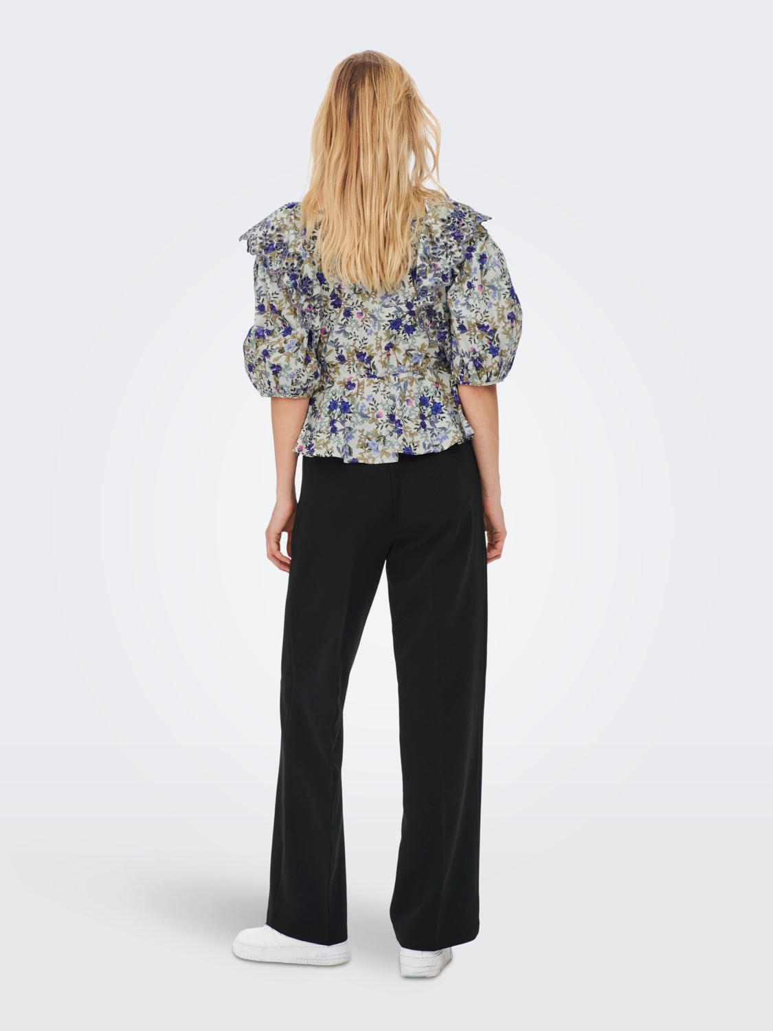 Broderie anglaise 2/4 sleeved Top