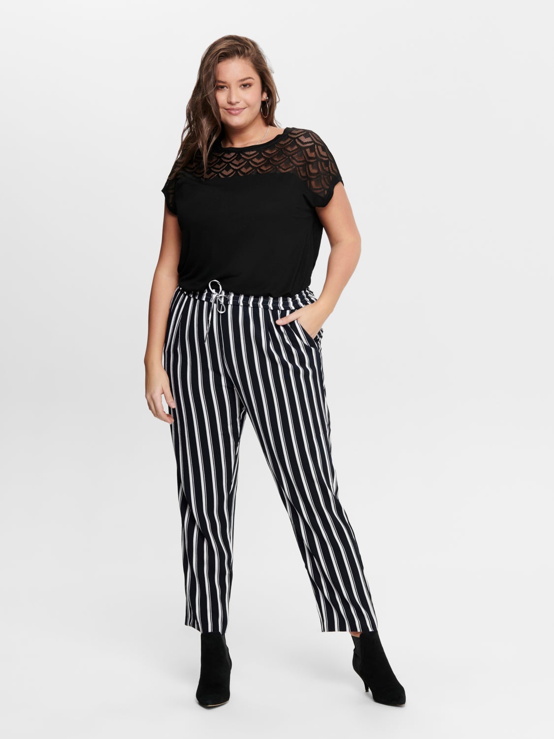 Curvy lace detail Top