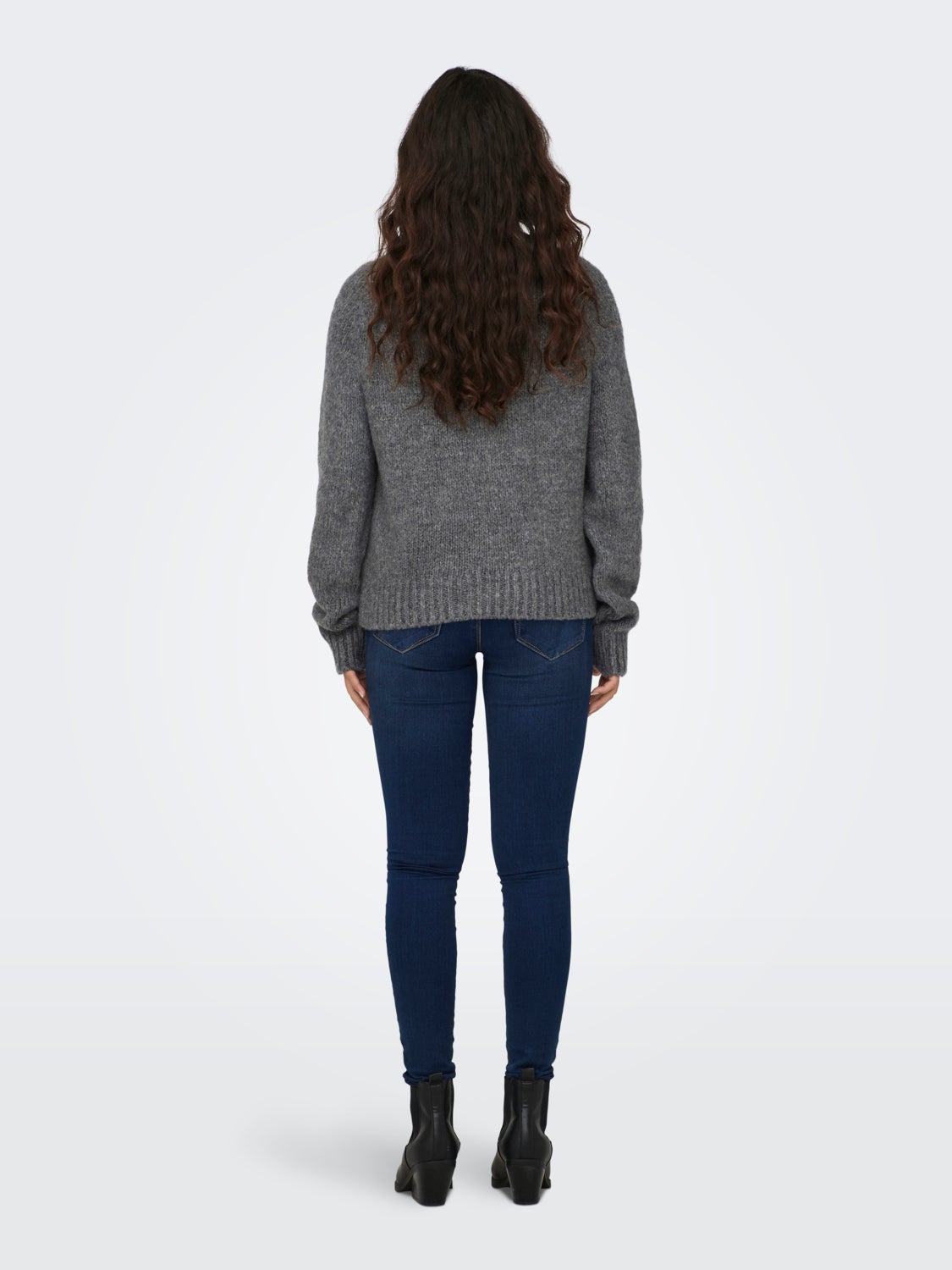 O-neck knitted pullover