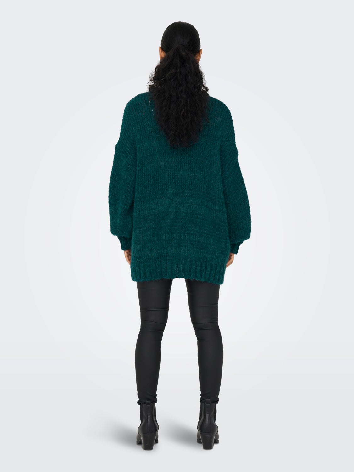 O-neck long knitted pullover