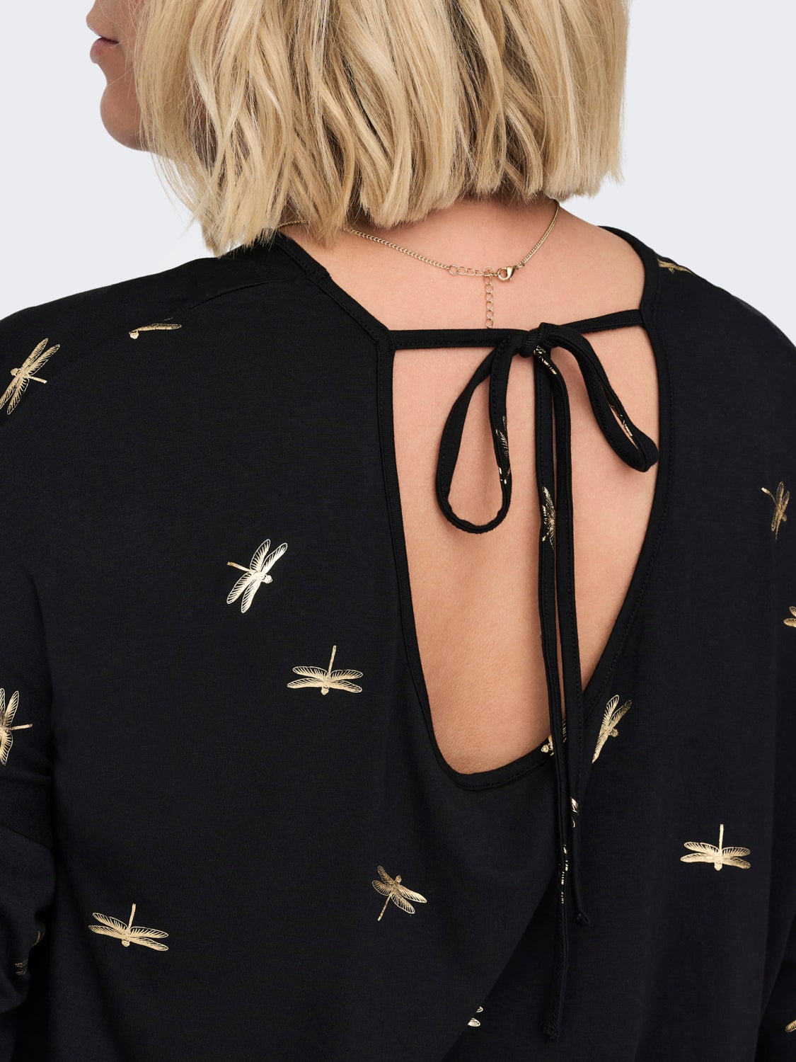 Curvy back detail top