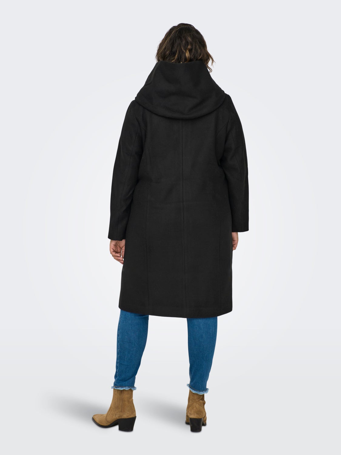 Curvy hodded coat