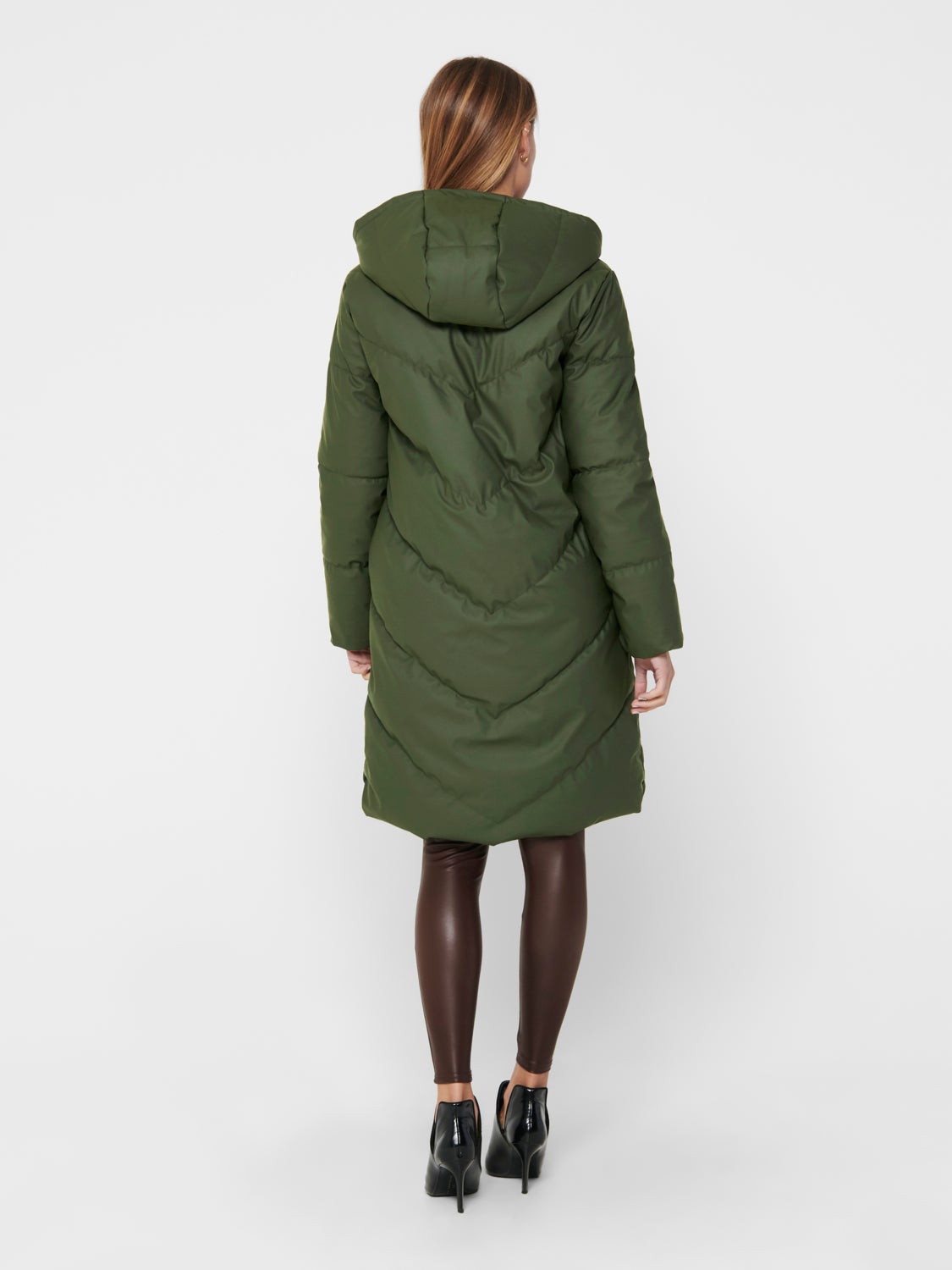 Water repellent puffer jacket