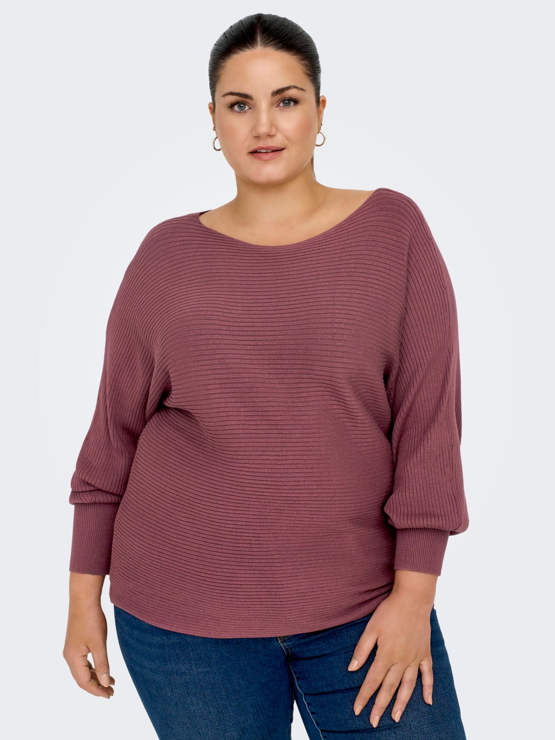 Curvy o-neck knitted pullover