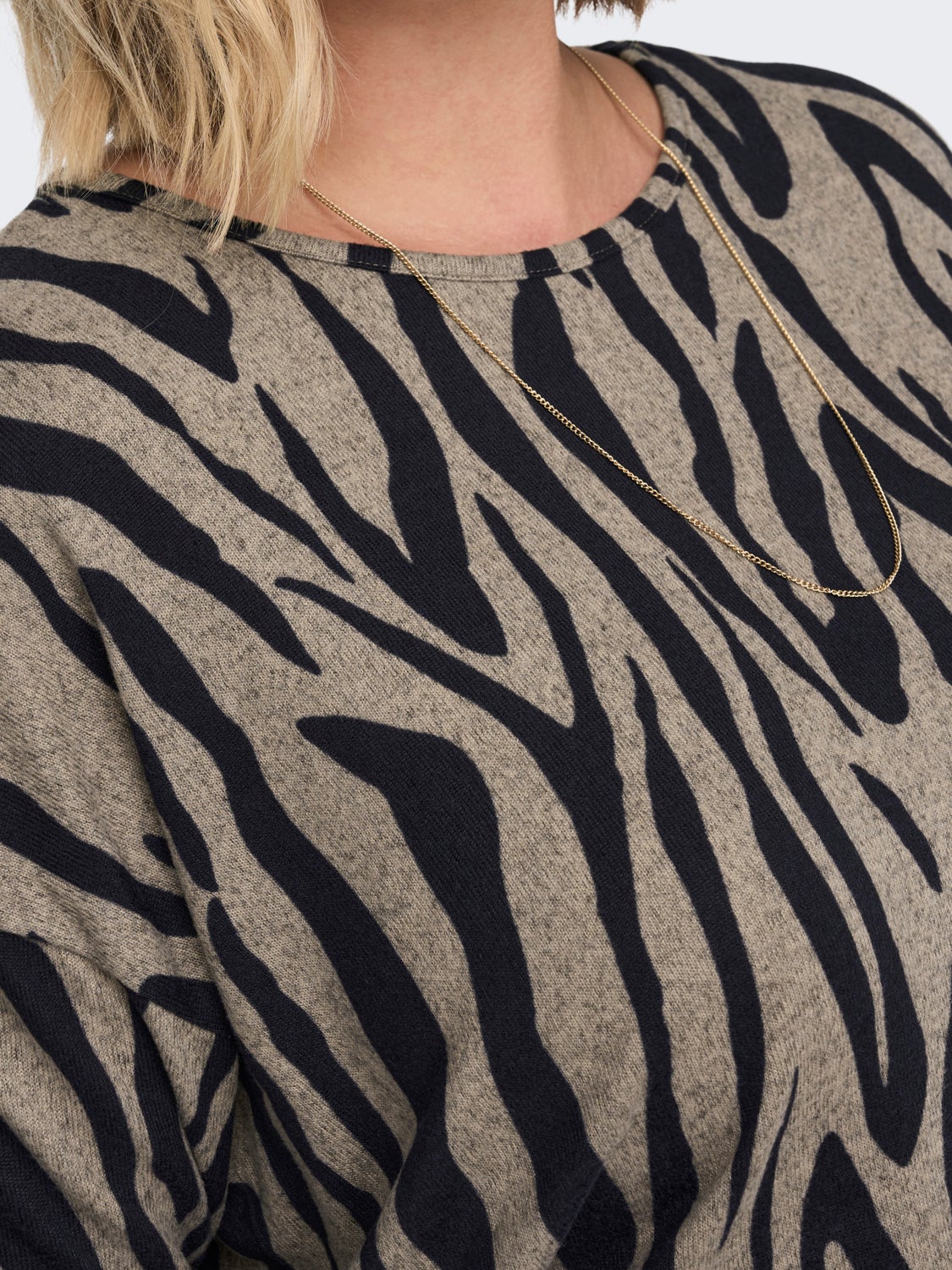 Curvy flower 3/4 sleeved top