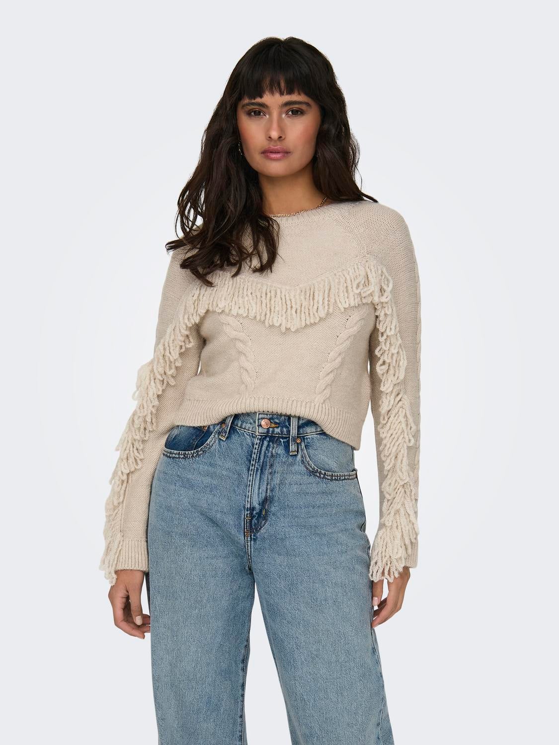 O-neck knitted pullover with fringes