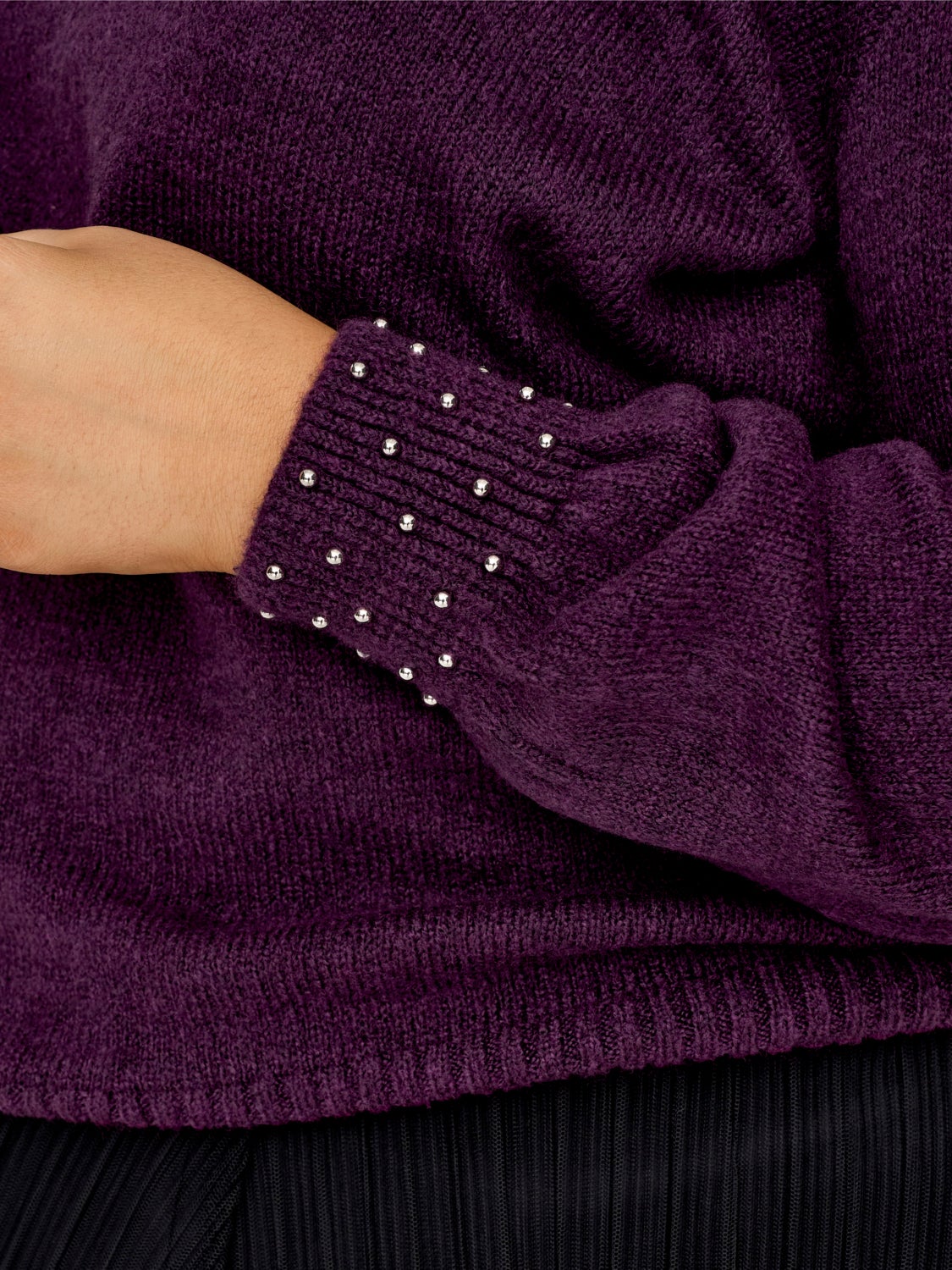 Curvy v-neck knitted pullover