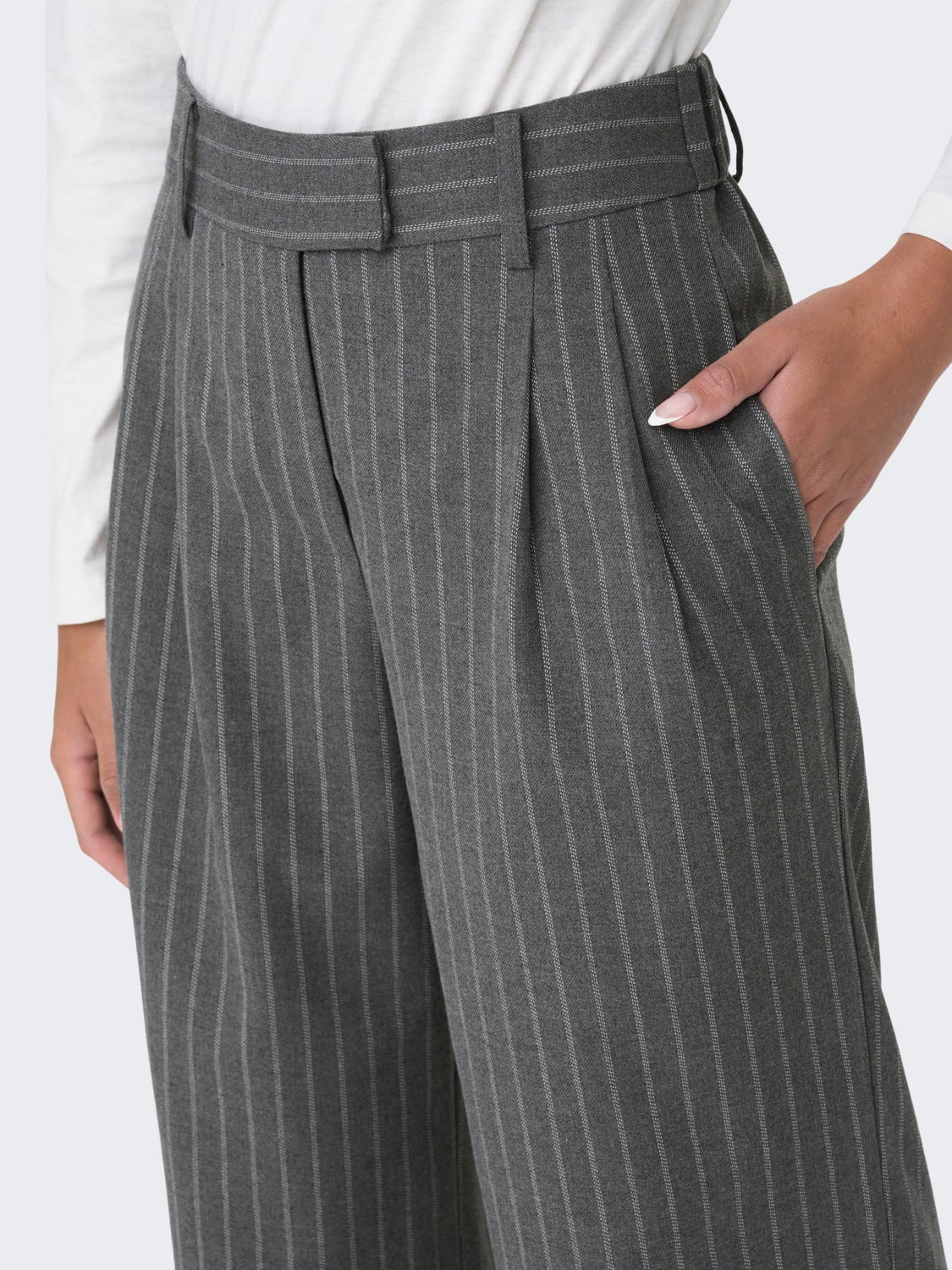 Wide trousers with stripes