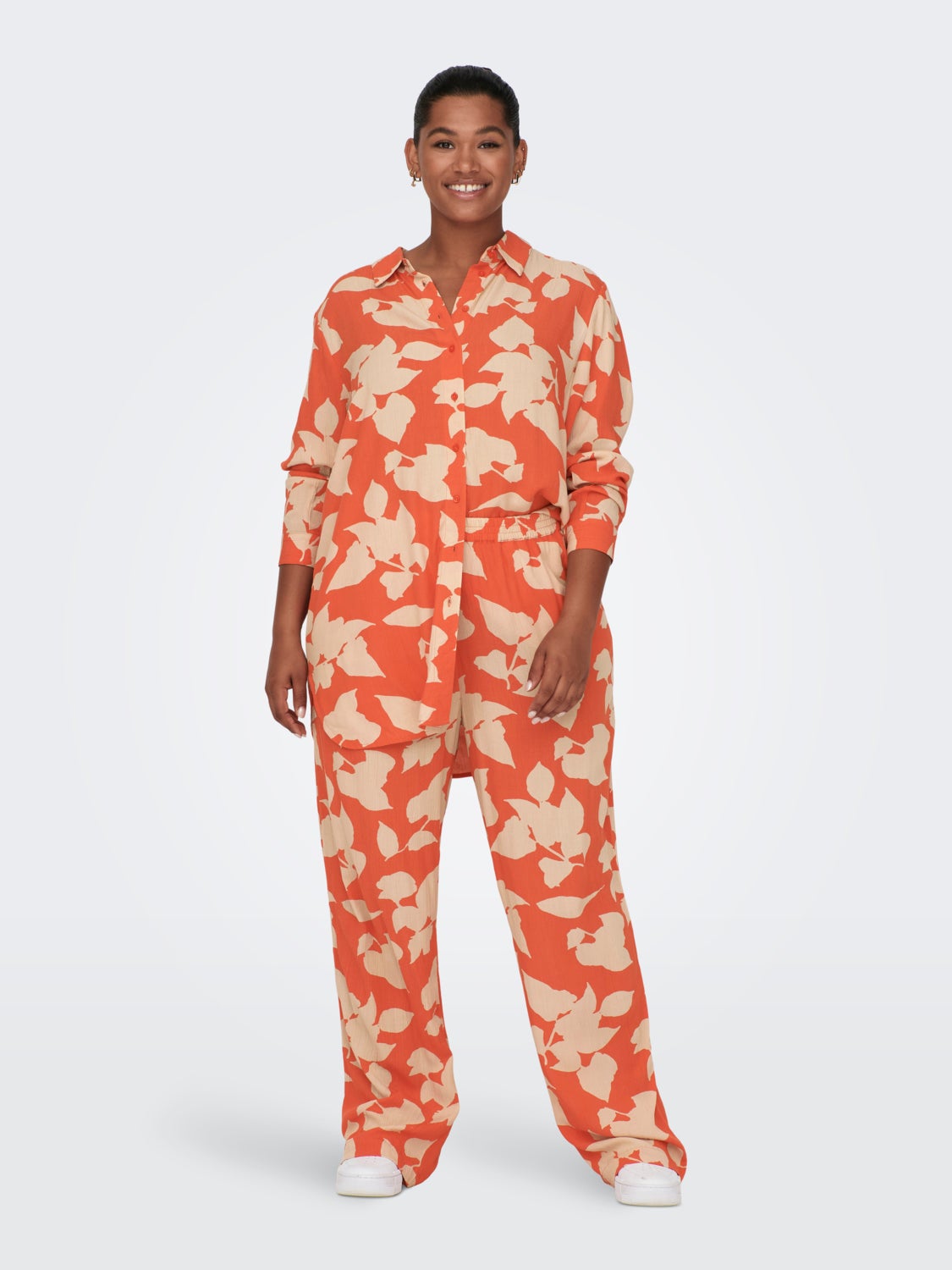 curvy shirt with print