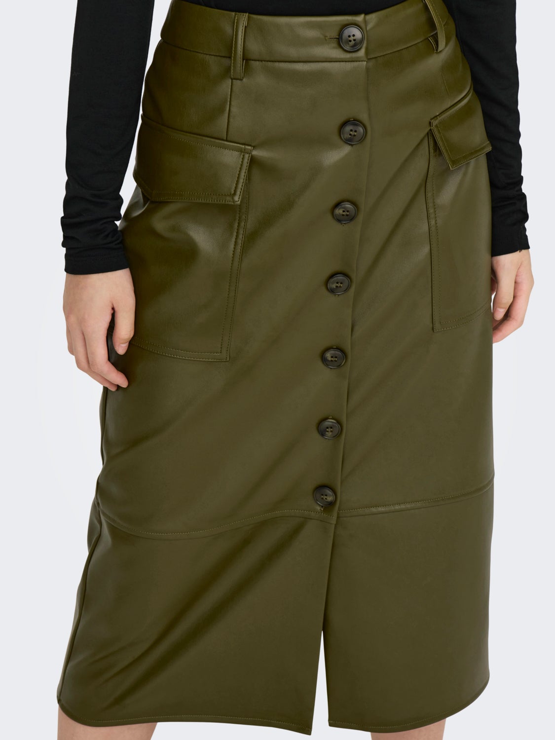 Midi skirt with buttons